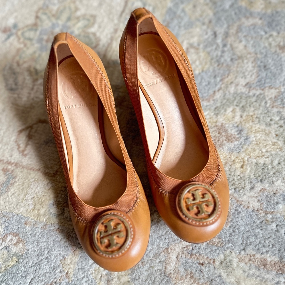 Tory Burch Caroline 2 Leather Wedge 5.5 Like New with Box